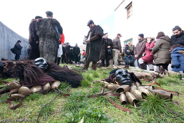 carnevale di Mamoiada, la vestizione